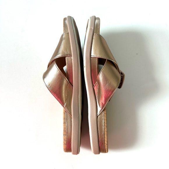 Clarks Cloudstoppers Gold Shimmer Leather Buckle Step June Shell Slide Sandals - Picture 5 of 10